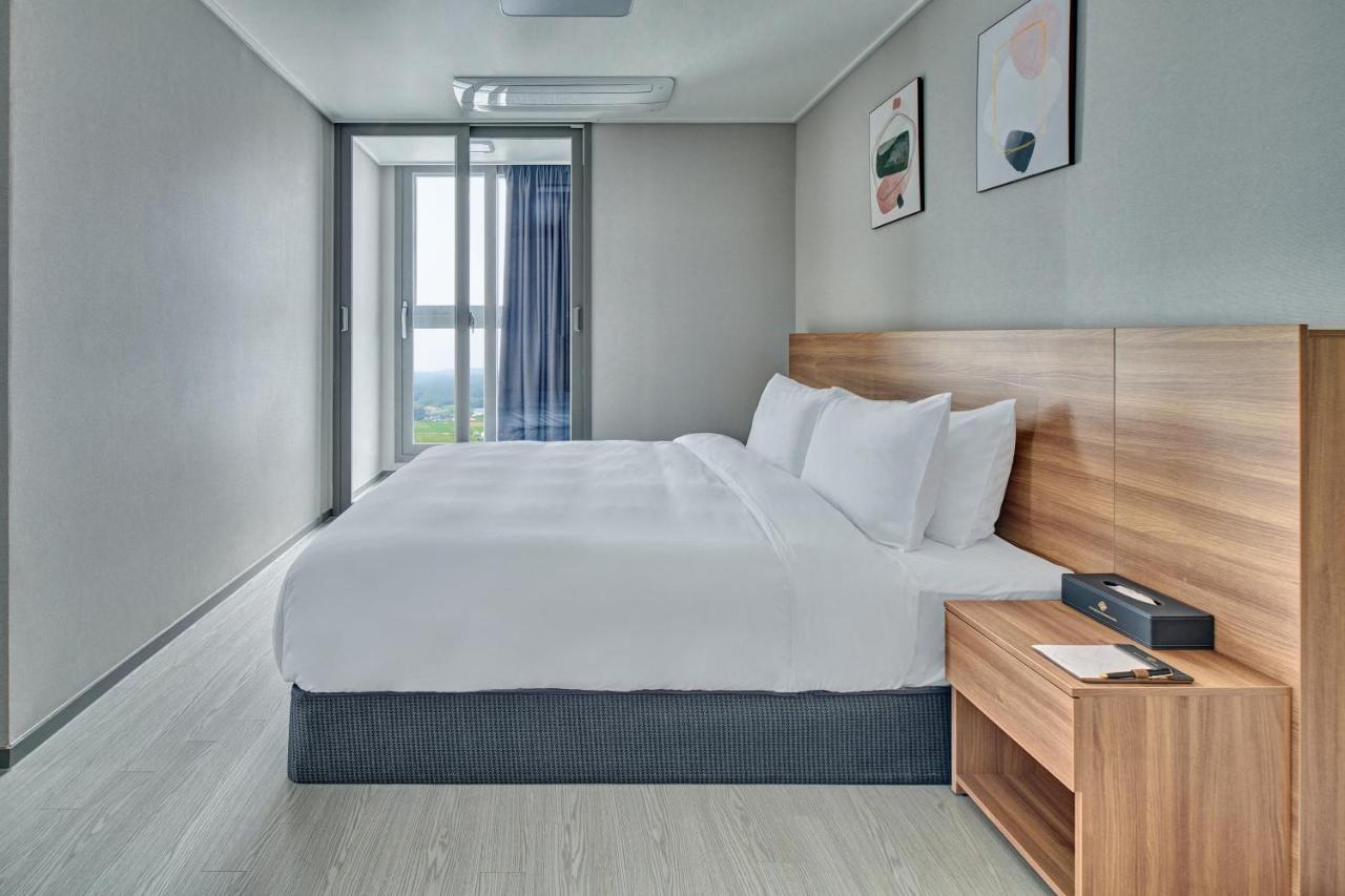 Gangneung Chonpines Ocean Suites Hotel Экстерьер фото