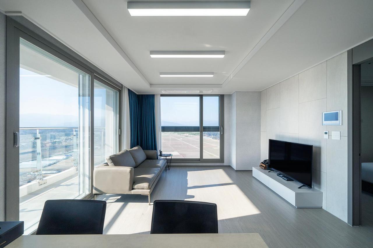 Gangneung Chonpines Ocean Suites Hotel Экстерьер фото