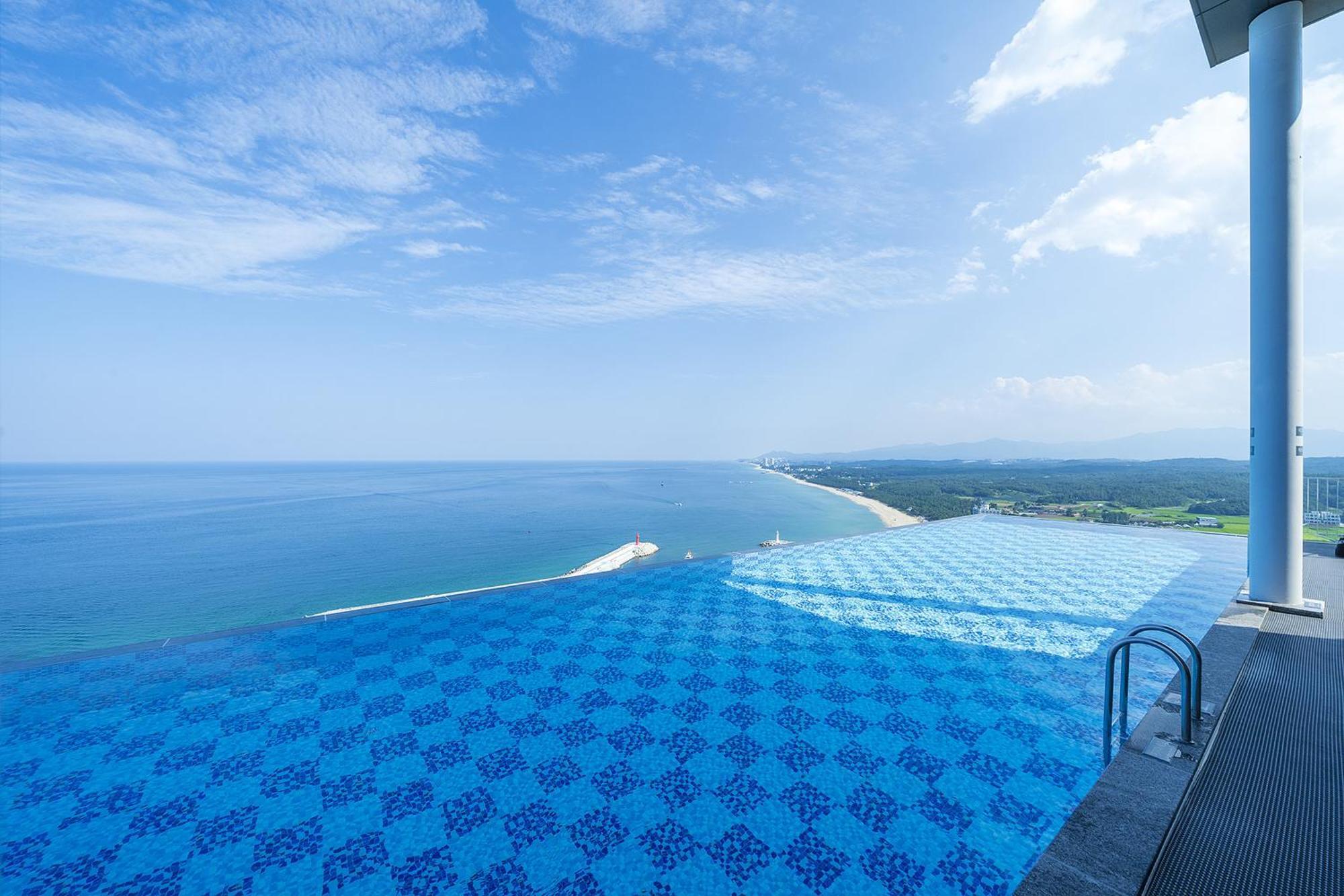 Gangneung Chonpines Ocean Suites Hotel Экстерьер фото