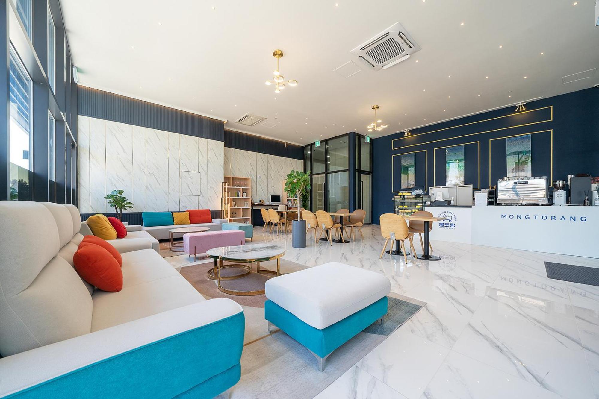 Gangneung Chonpines Ocean Suites Hotel Экстерьер фото