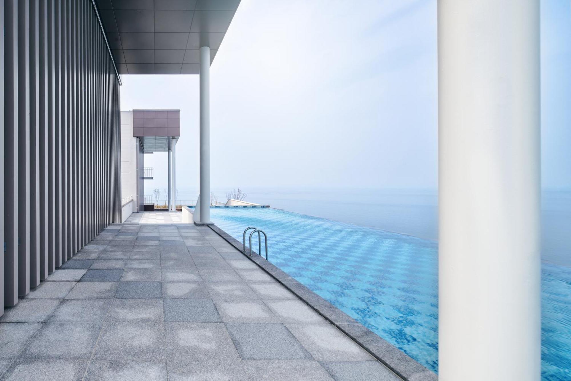 Gangneung Chonpines Ocean Suites Hotel Экстерьер фото