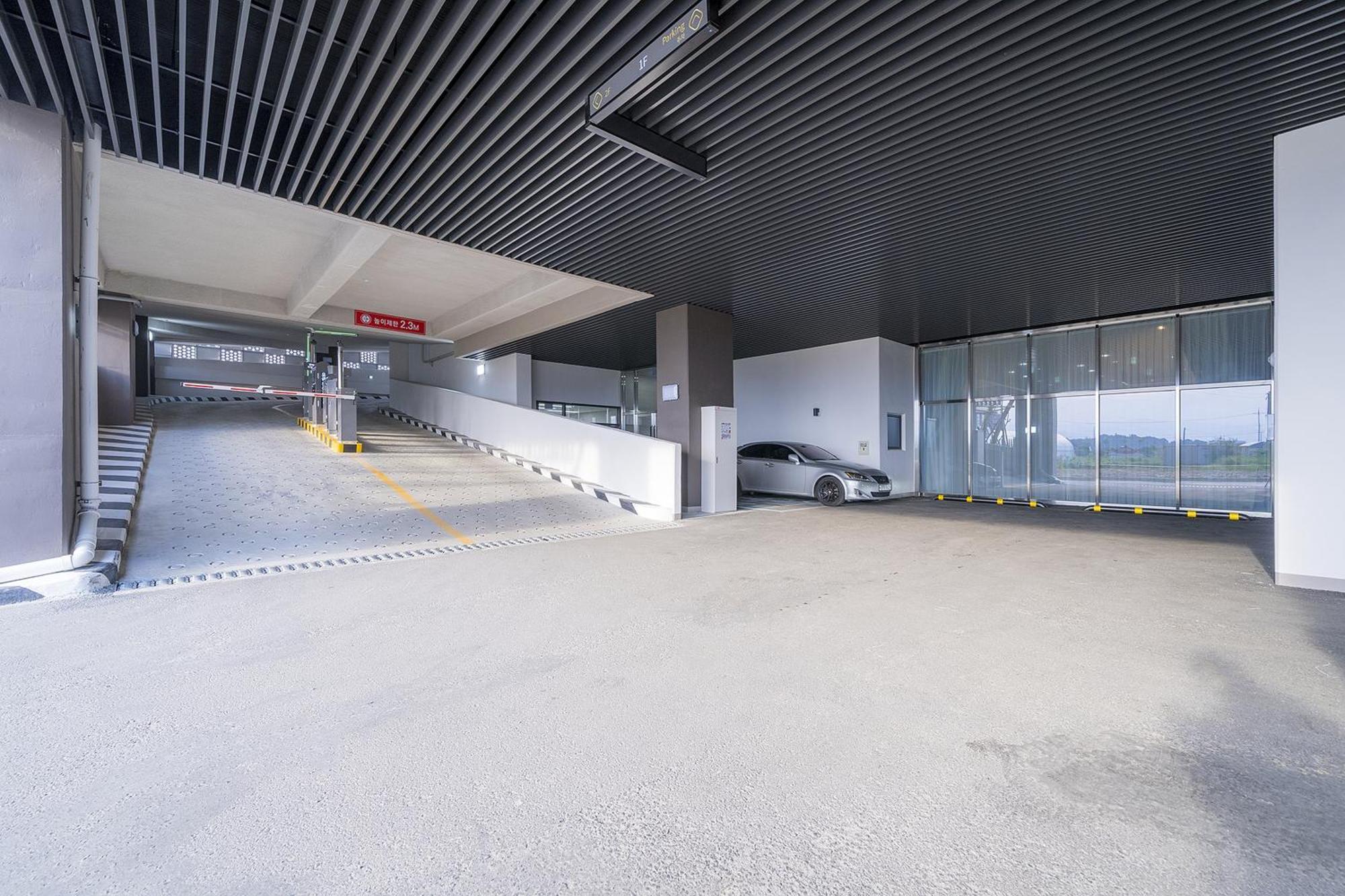 Gangneung Chonpines Ocean Suites Hotel Экстерьер фото