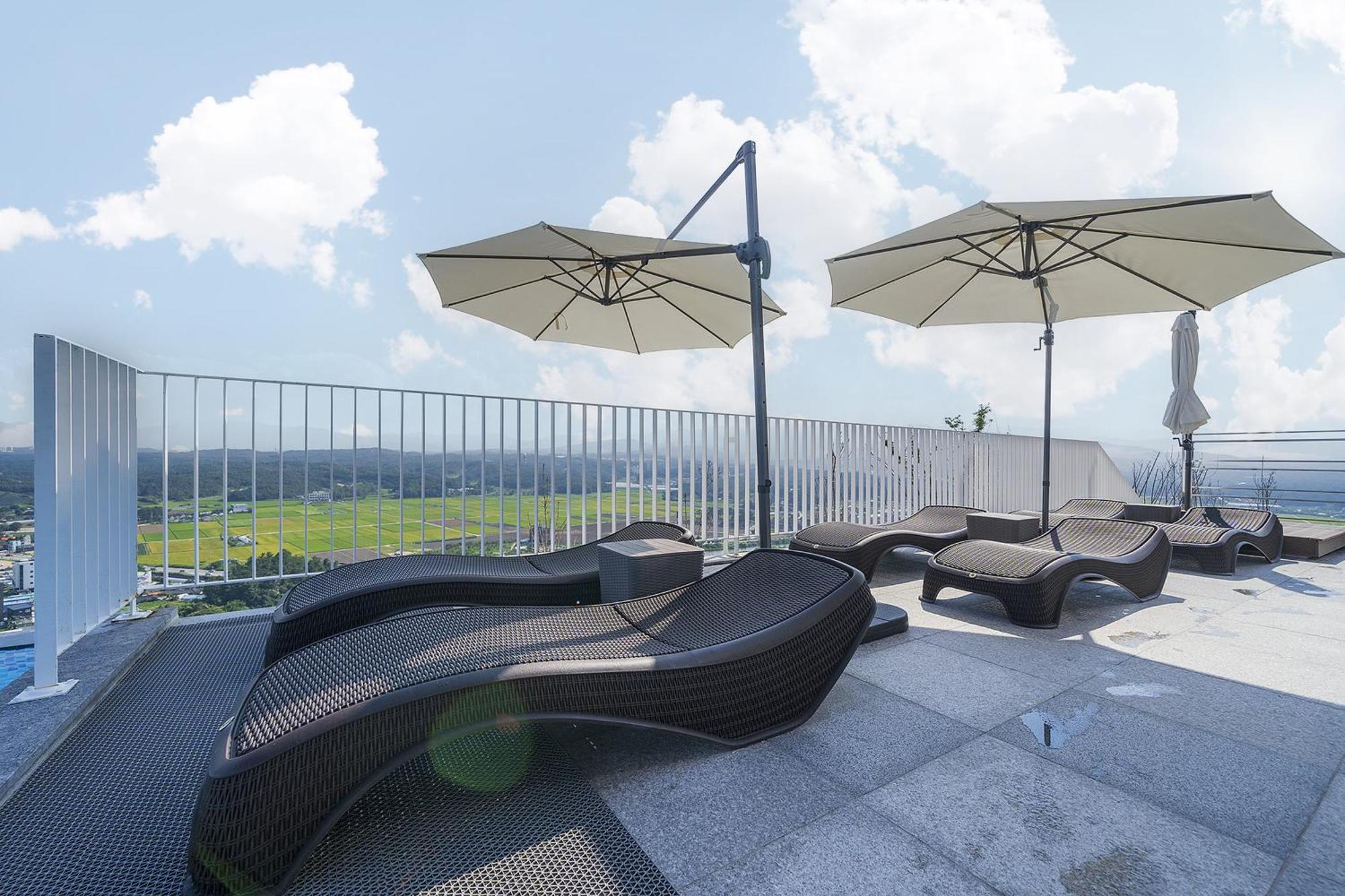 Gangneung Chonpines Ocean Suites Hotel Экстерьер фото