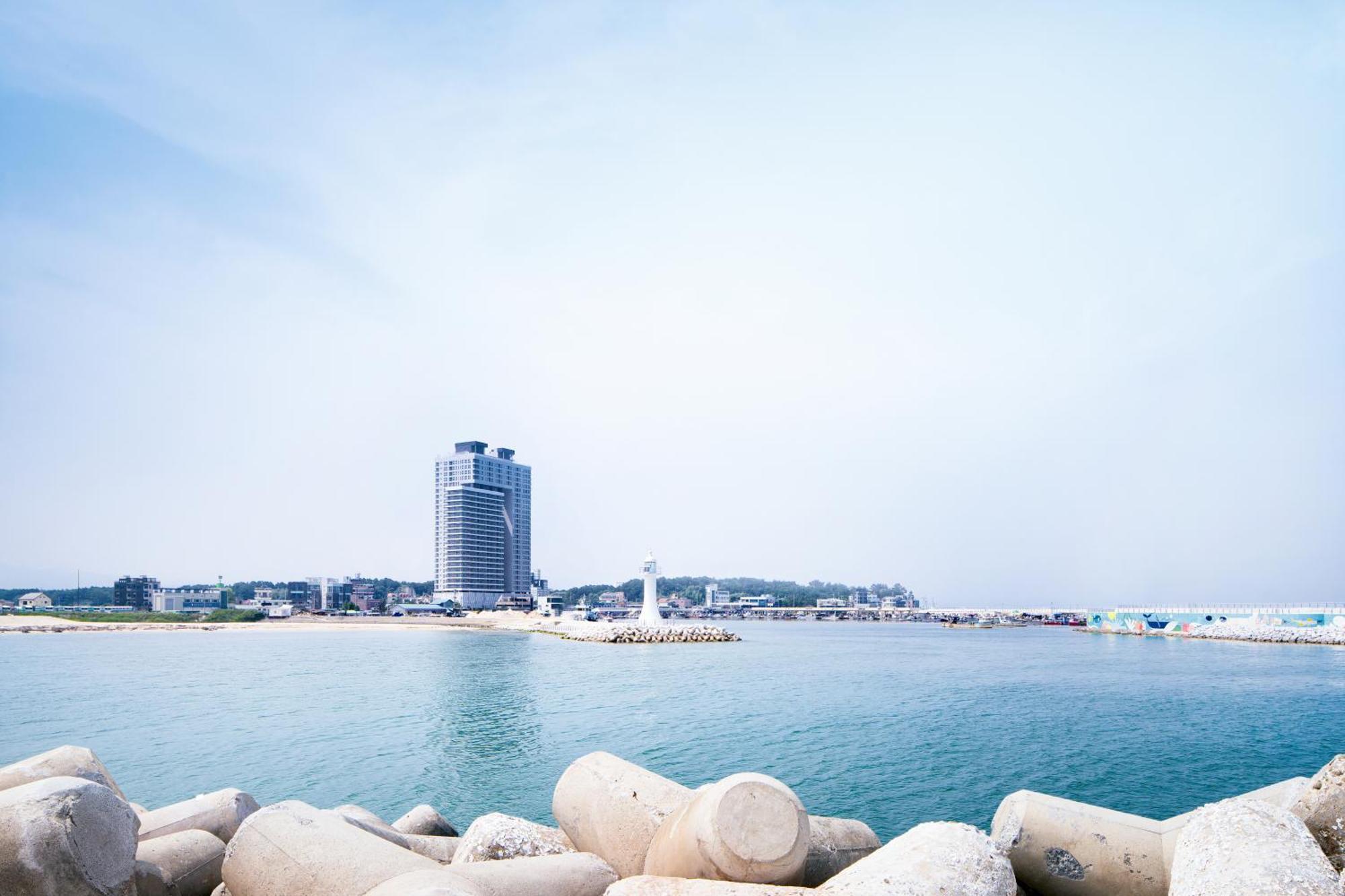 Gangneung Chonpines Ocean Suites Hotel Экстерьер фото