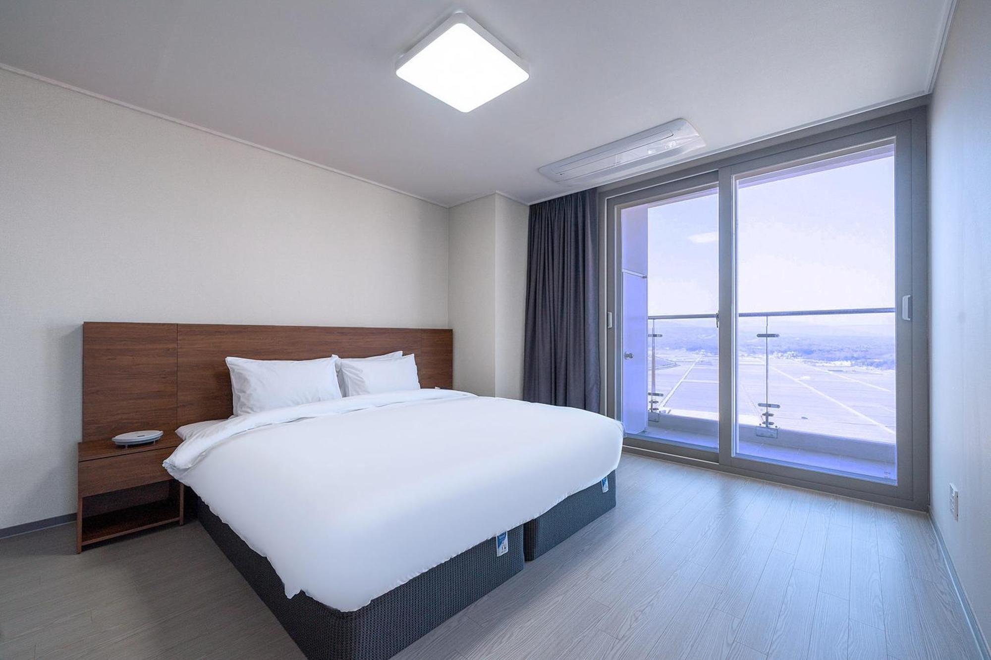 Gangneung Chonpines Ocean Suites Hotel Экстерьер фото