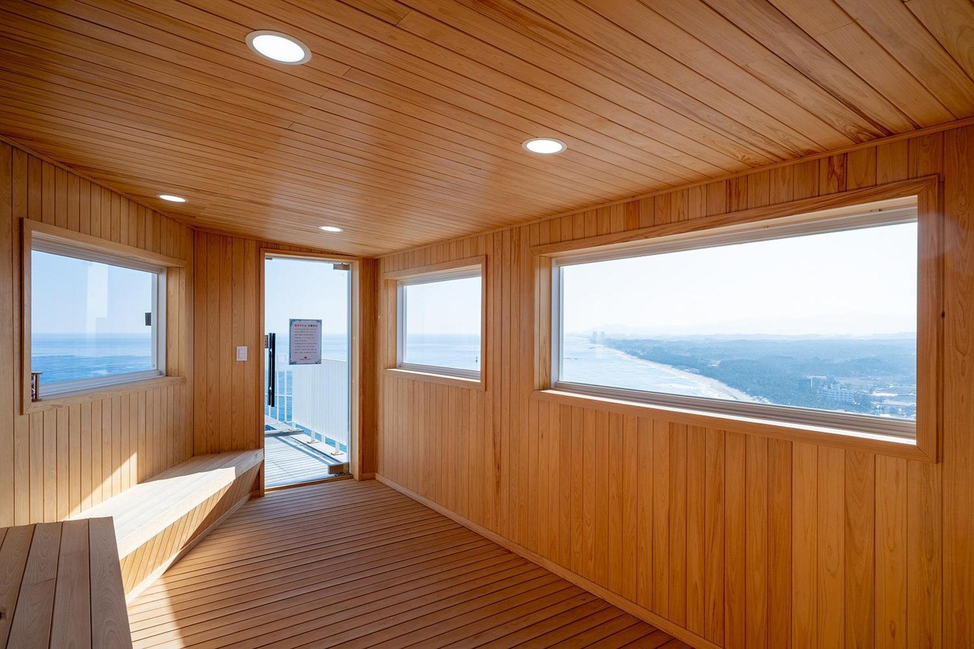 Gangneung Chonpines Ocean Suites Hotel Экстерьер фото