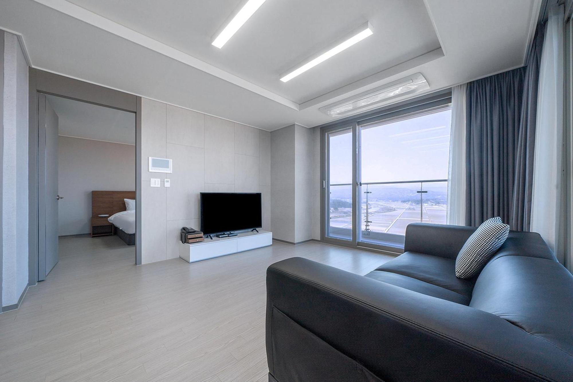 Gangneung Chonpines Ocean Suites Hotel Экстерьер фото